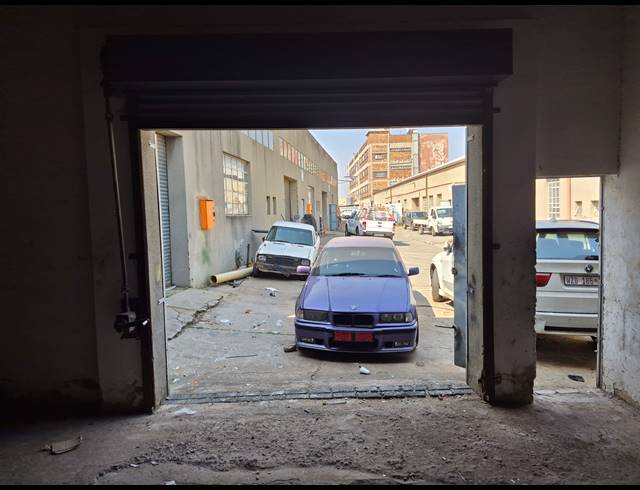 64M² WAREHOUSE TO LET IN DENVER